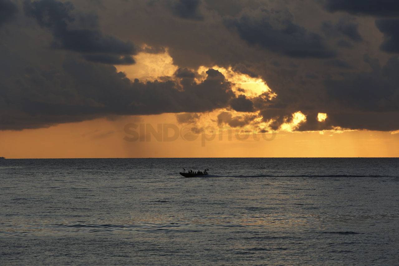 Menikmati Sunset di...
