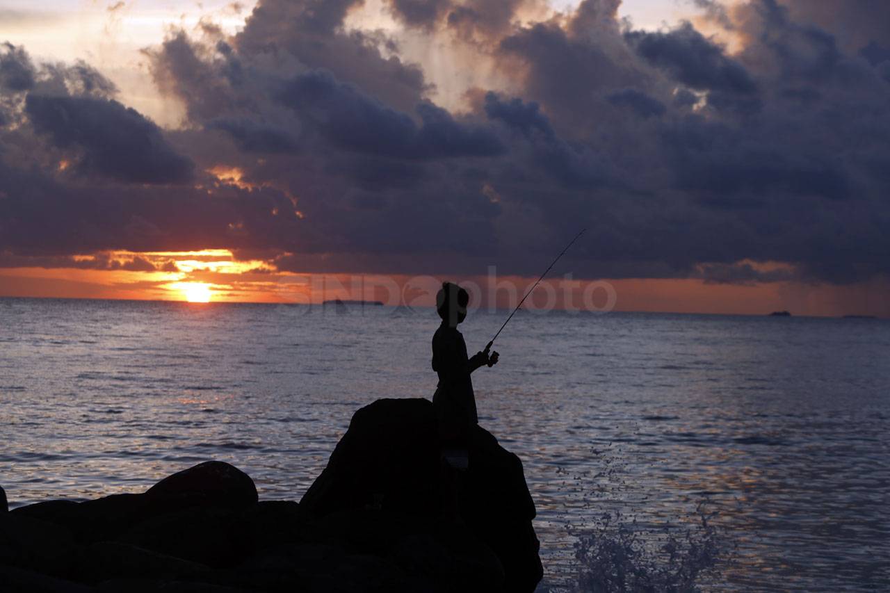 Menikmati Sunset di...