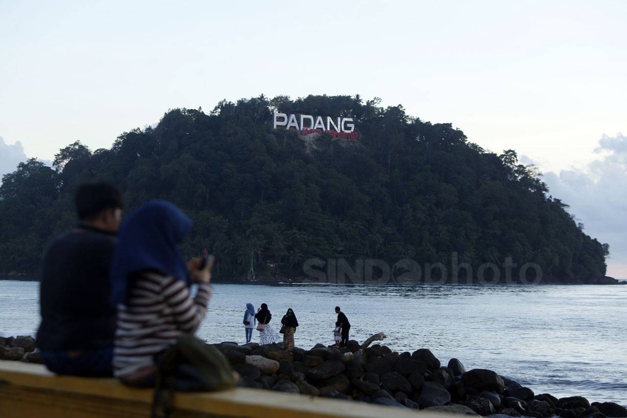 Menikmati Sunset di...