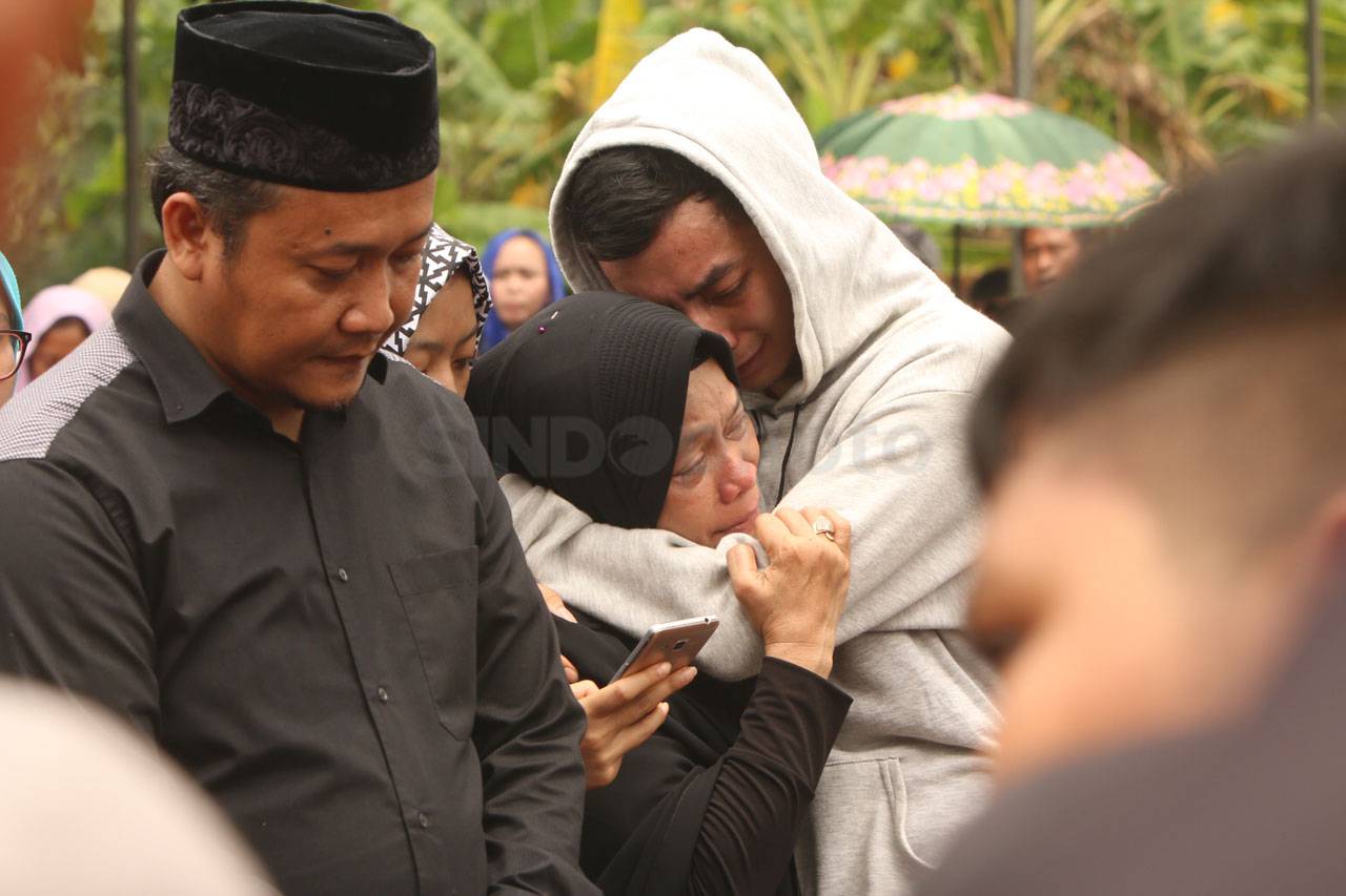 Ribuan Pelayat Hadiri...