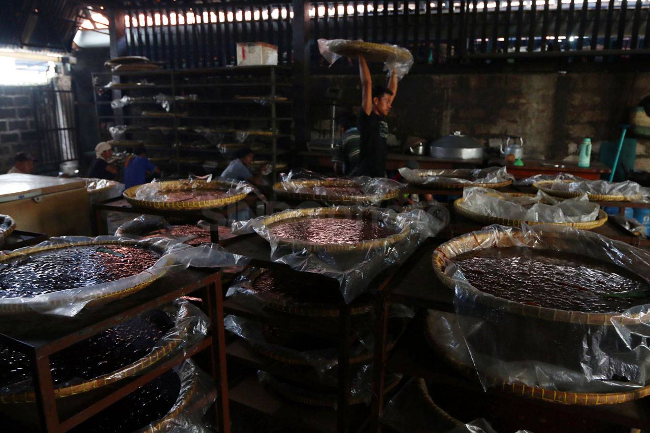 Produksi Dodol dan Kue...