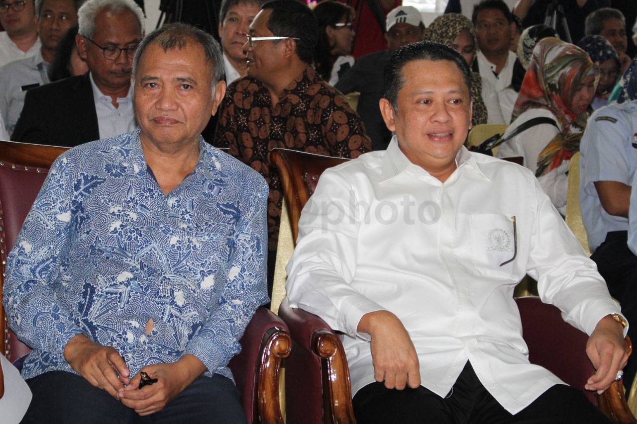Gandeng KPK, DPR Luncurkan...
