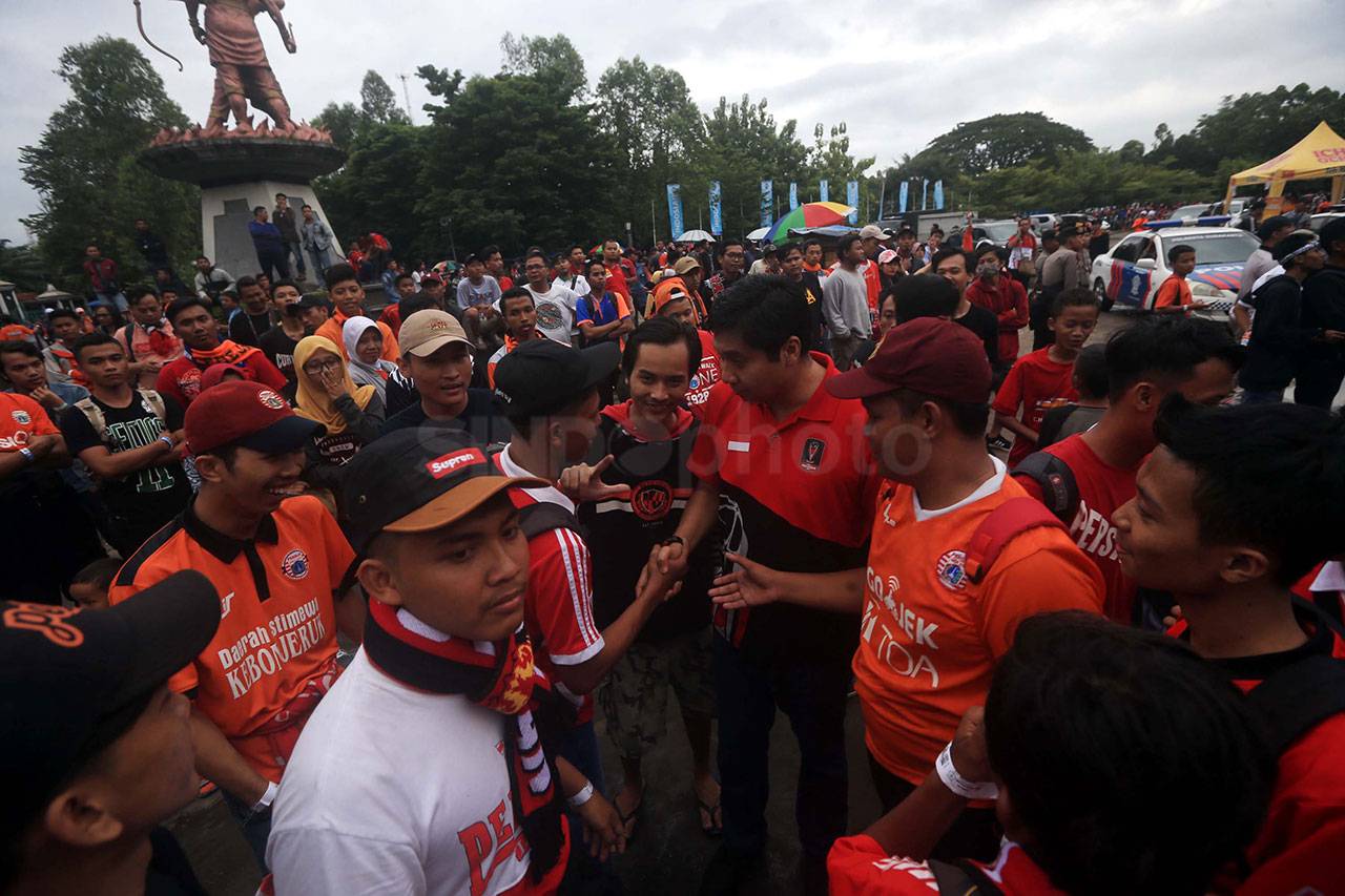 Suvenir Tim Peserta...