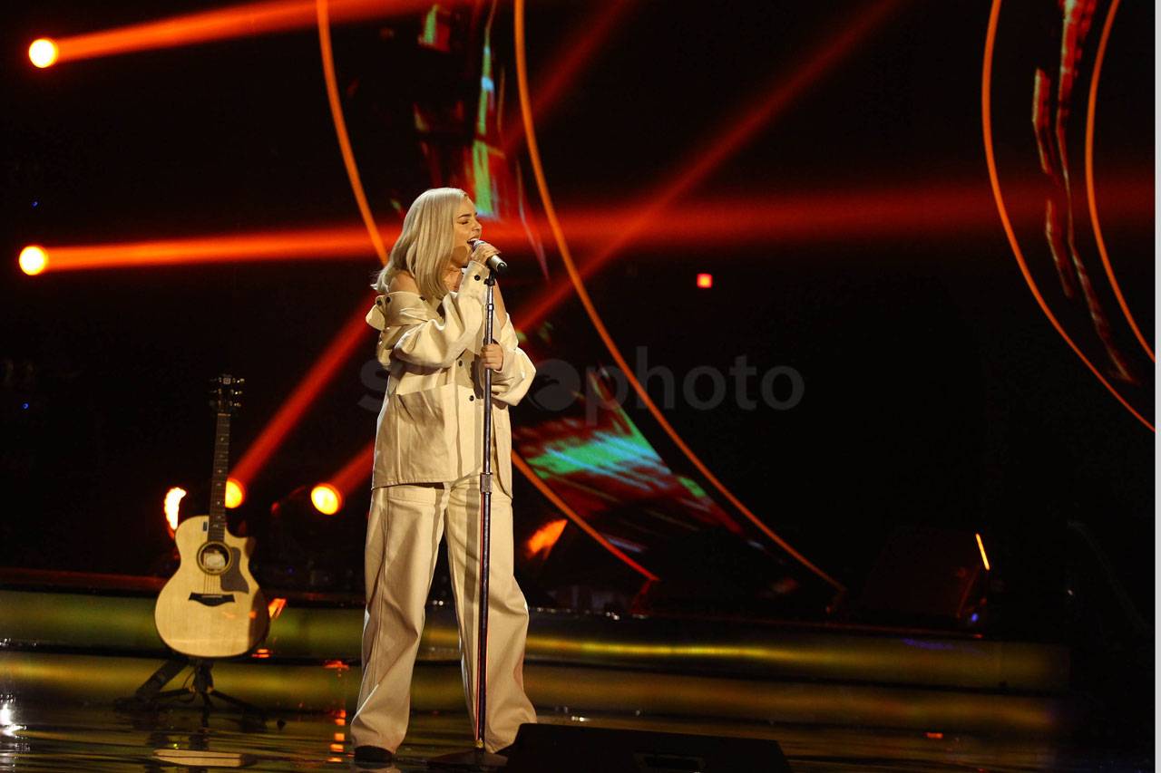 Penyanyi Inggris Anne...