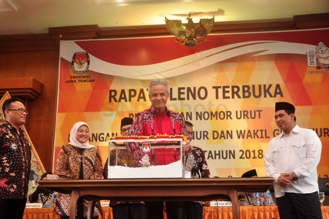 KPU Jateng Lakukan Pengundian...