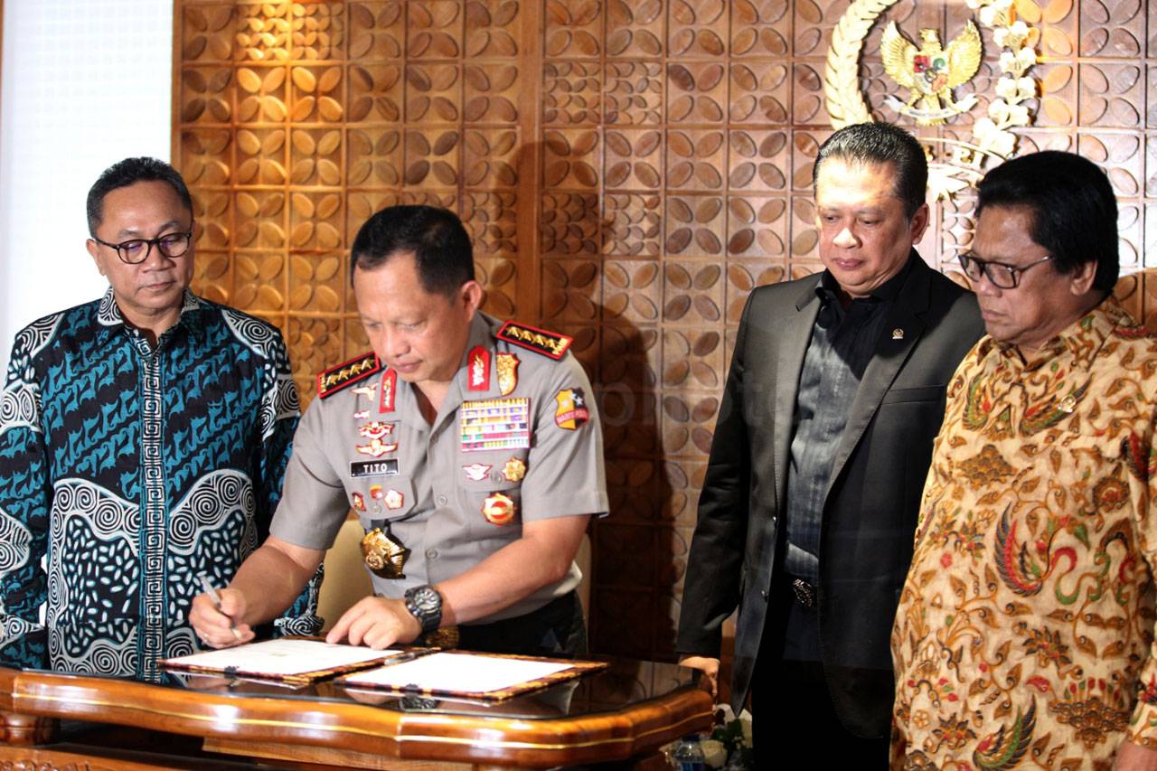 DPR Kerja Sama dengan...