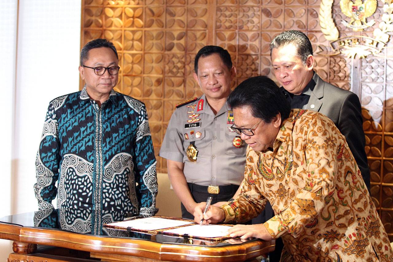 DPR Kerja Sama dengan...