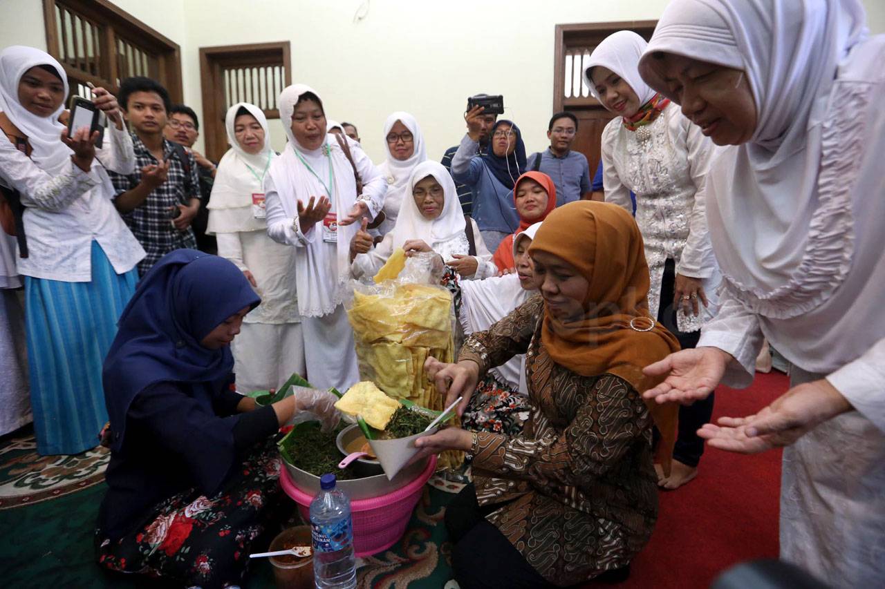 Cagub Khofifah Resmikan...
