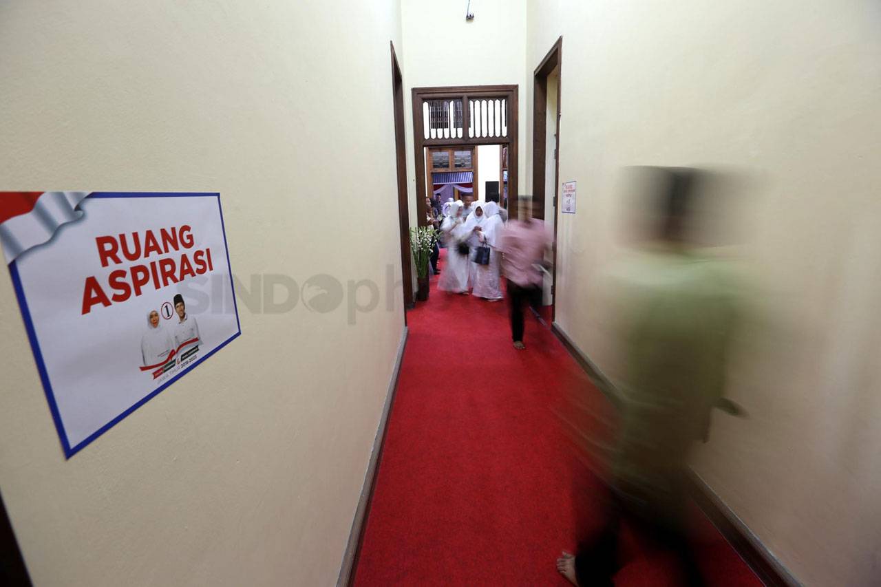 Cagub Khofifah Resmikan...