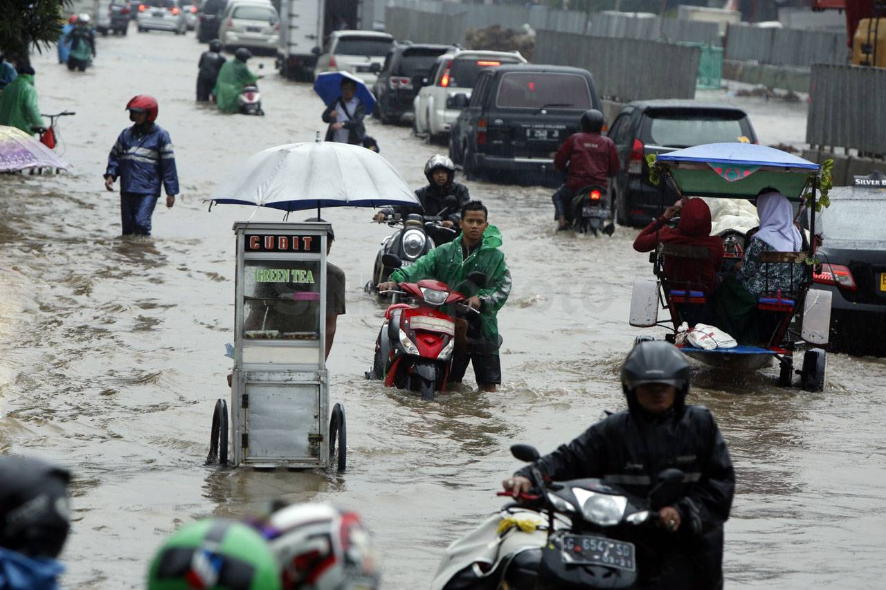 Banjir Rendam Jalan...