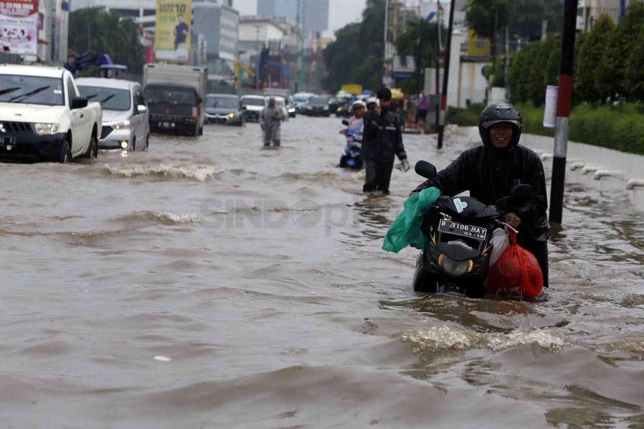 Banjir Rendam Jalan...