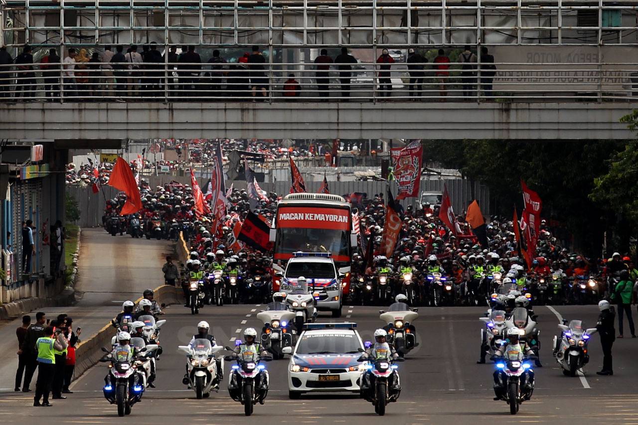 Jakmania Gelar Pawai...