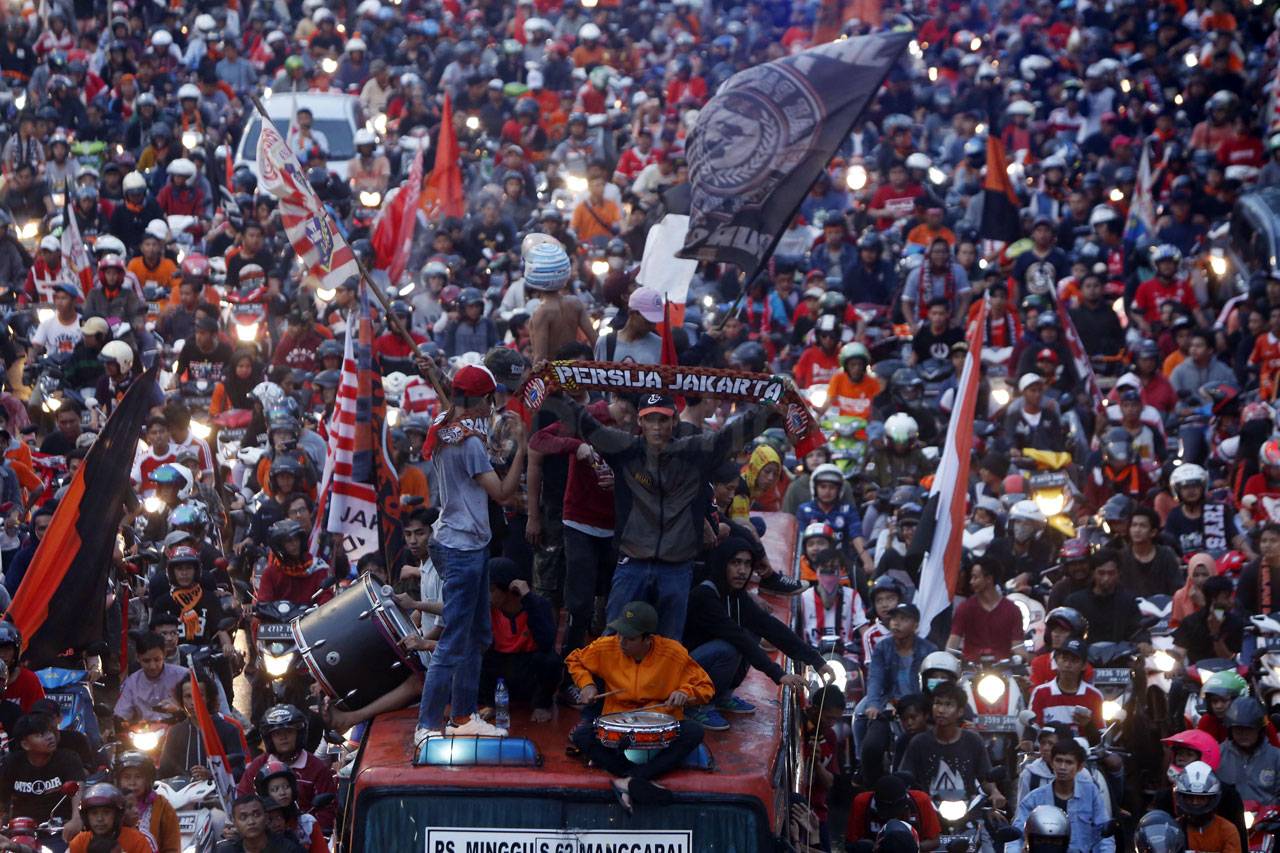 Ribuan Jakmania Rayakan...