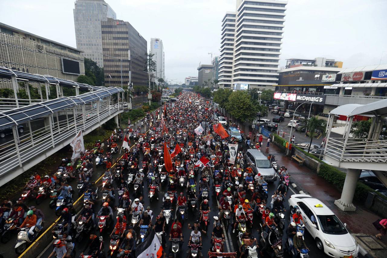 Ribuan Jakmania Rayakan...