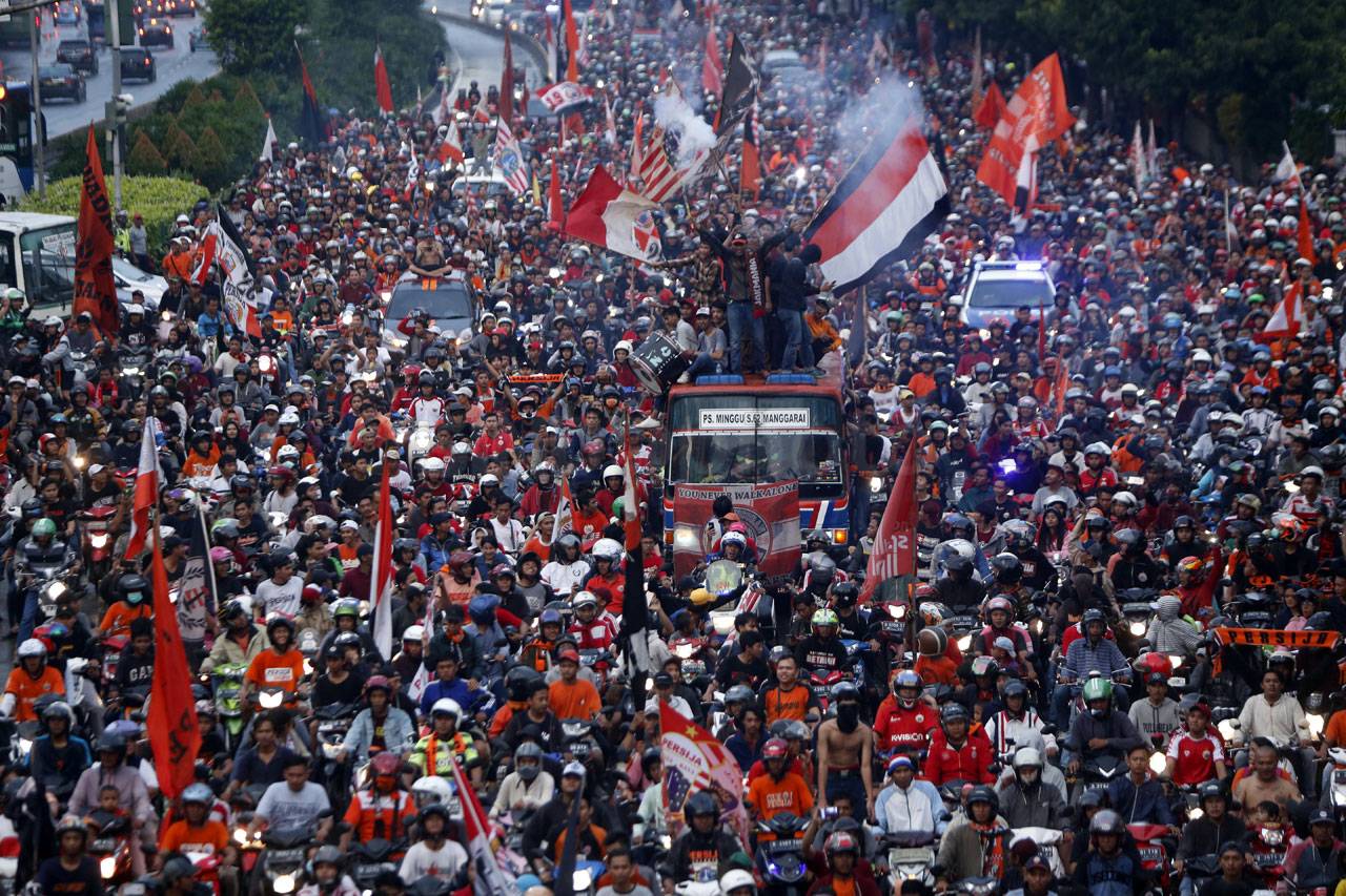 Ribuan Jakmania Rayakan...