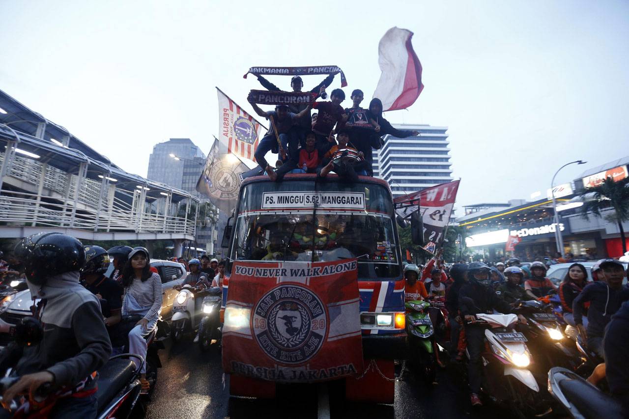 Ribuan Jakmania Rayakan...