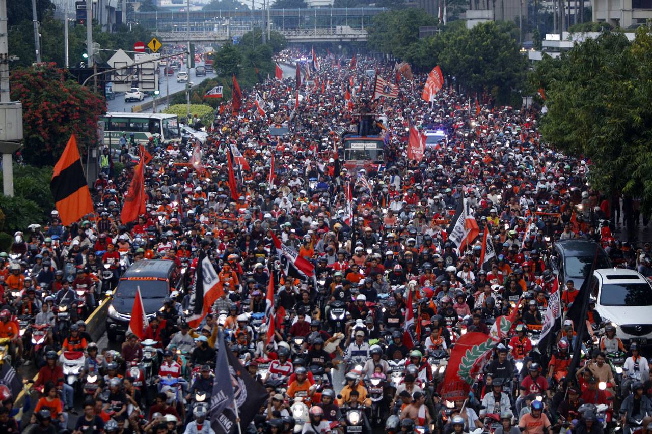 Ribuan Jakmania Rayakan...