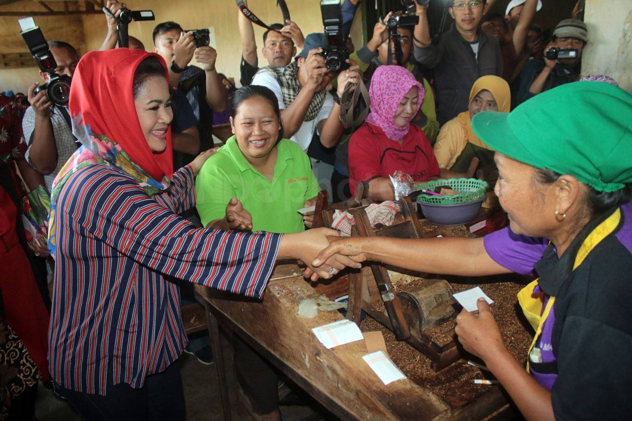 Puti Soekarno Temui...