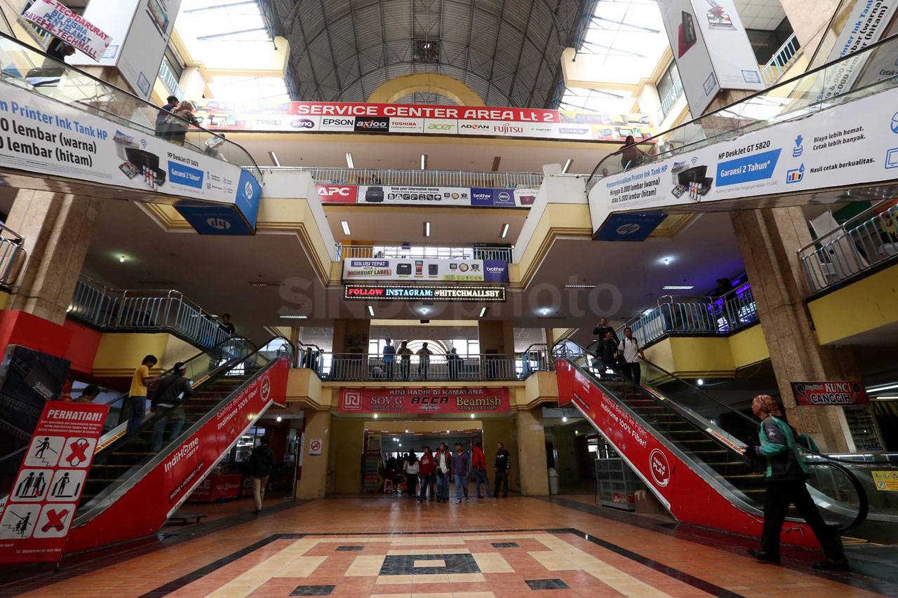 Pedagang Hi-Tech Mall...