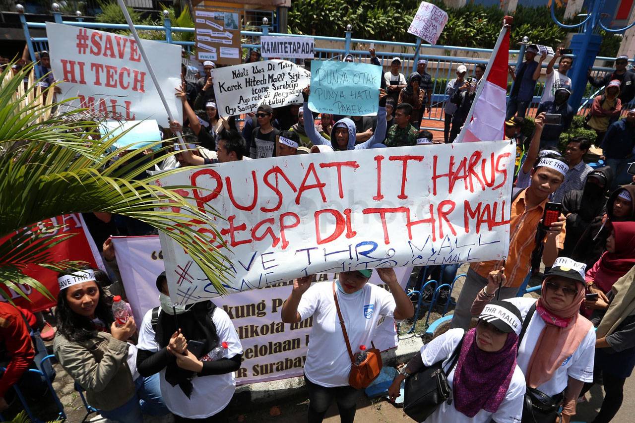 Pedagang Hi-Tech Mall...