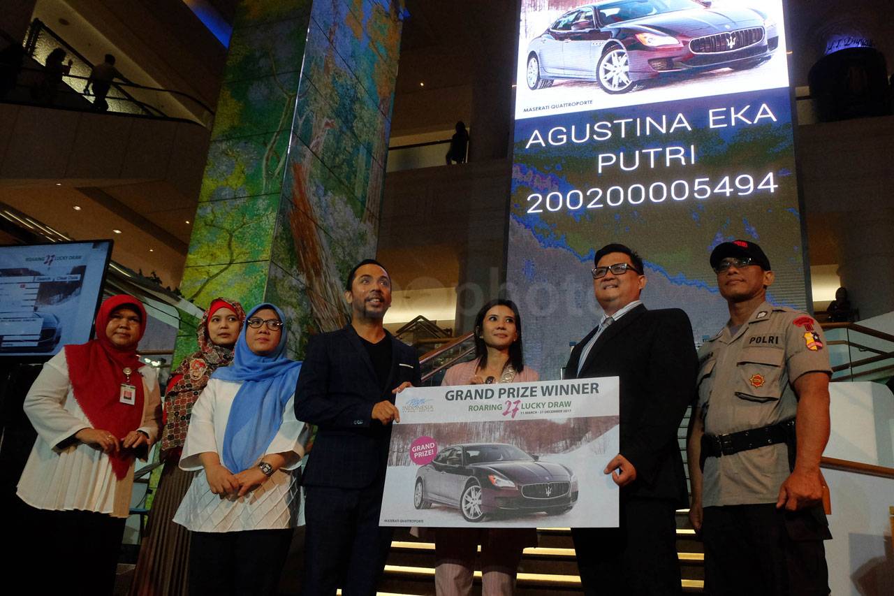Plaza Indonesia Serahkan...