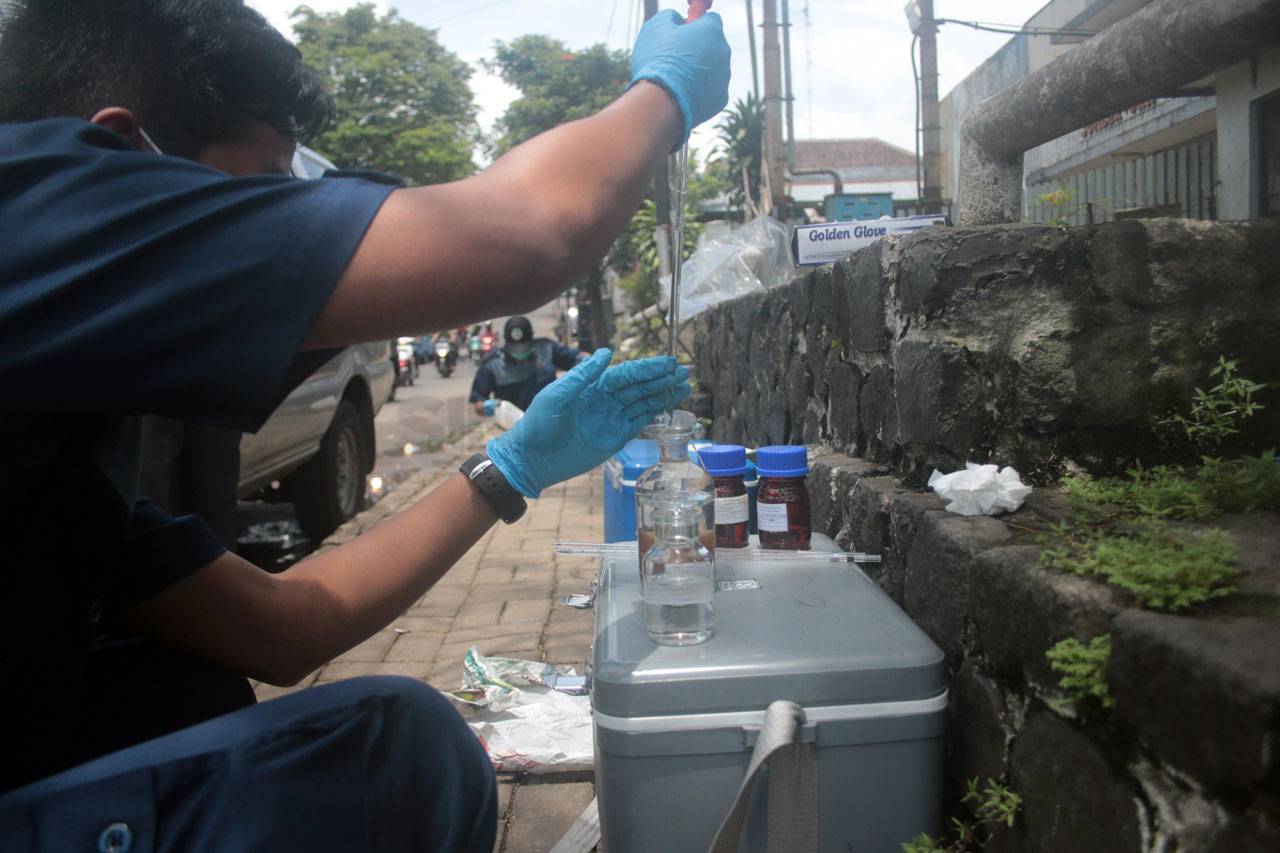 Uji Kualitas Air di...