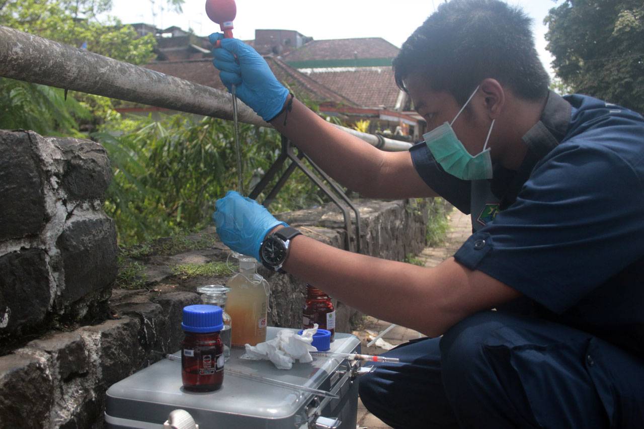 Uji Kualitas Air di...