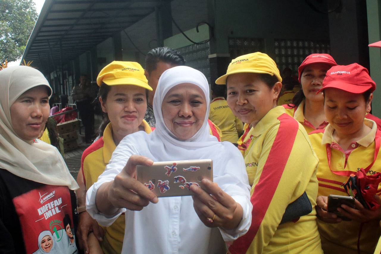 Cagub Khofifah Temui...