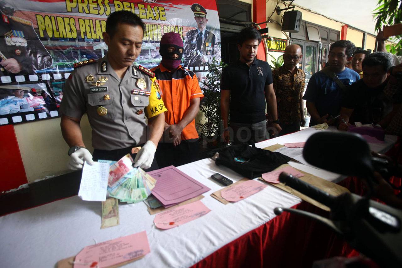 Lakukan Pungli PKL,...