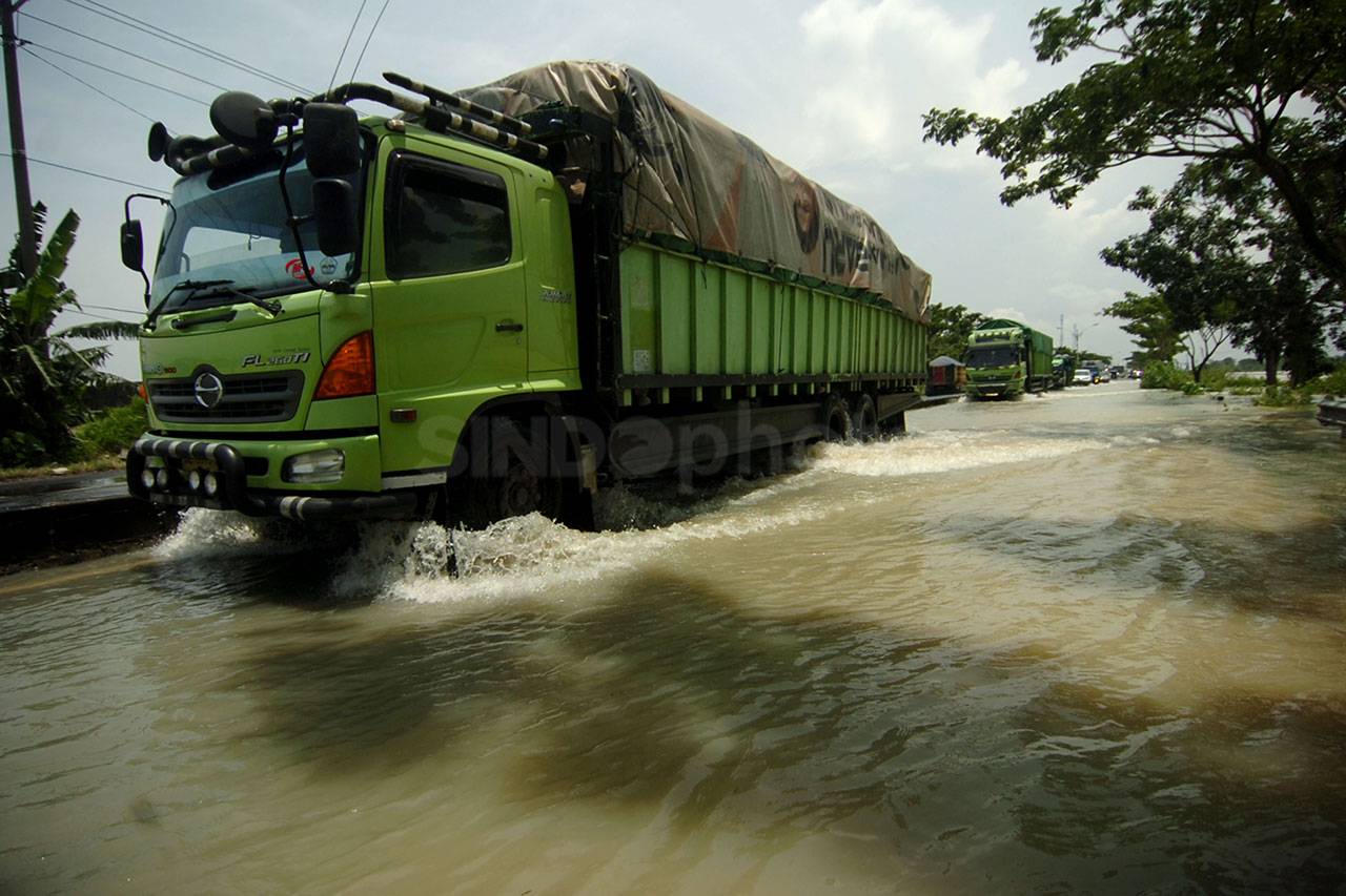 Banjir Masih Menggenangi...