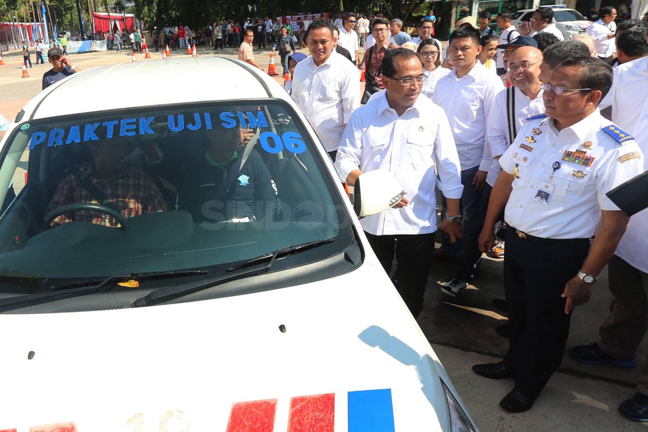 Menhub Tinjau Pembuatan...