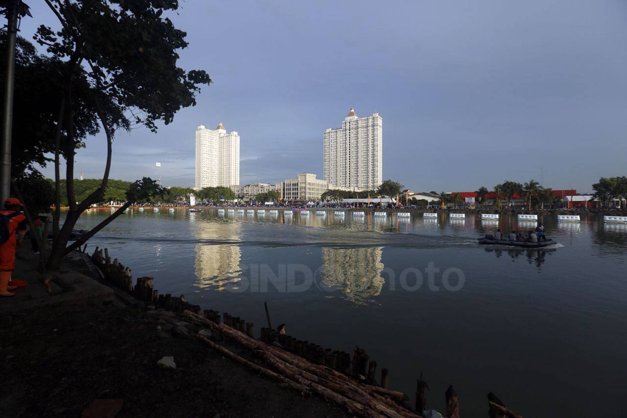 Ribuan Pengunjung Saksikan...