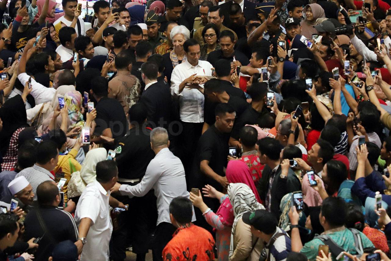Presiden Jokowi dan...