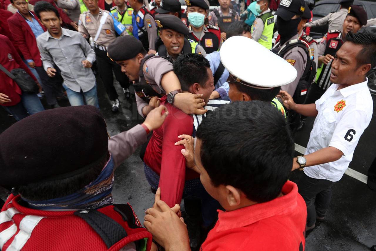 Demo Tolak UU MD3 di...