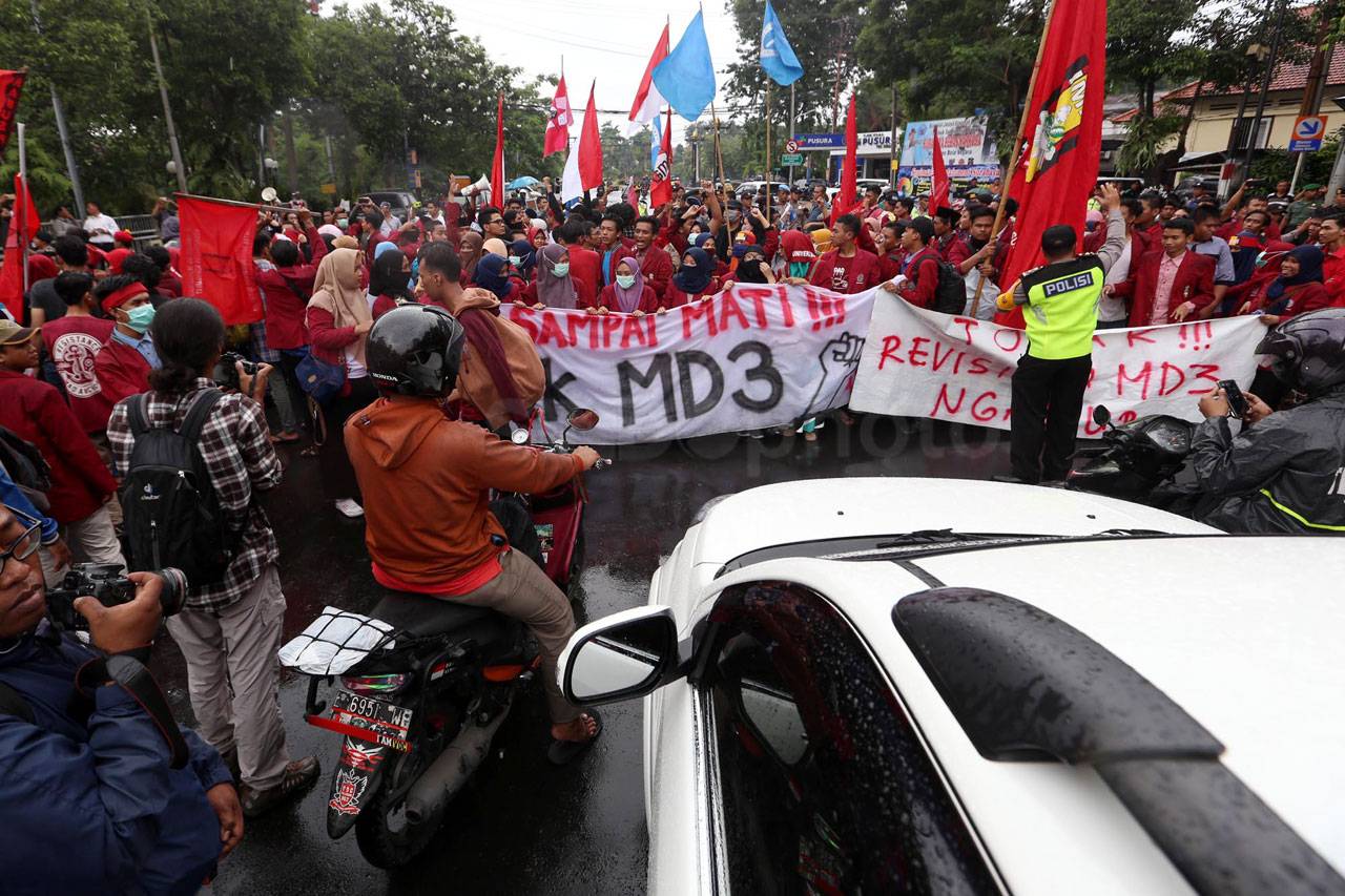 Demo Tolak UU MD3 di...