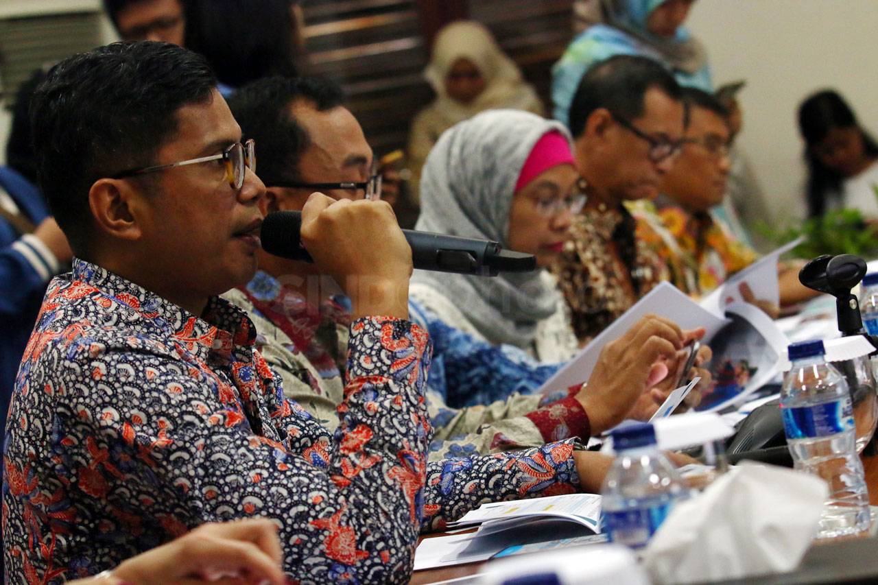 Garuda Indonesia Rugi...