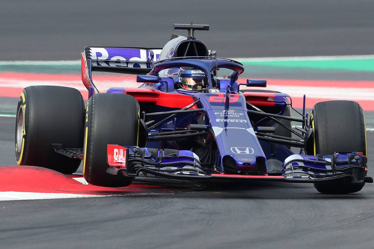 Mobil F1 Dilengkapi...