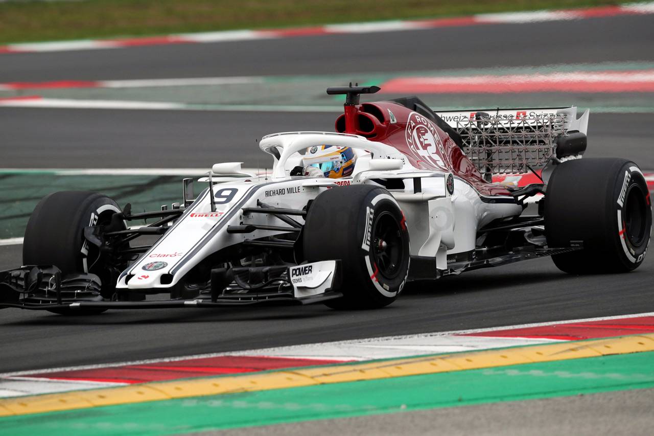 Mobil F1 Dilengkapi...