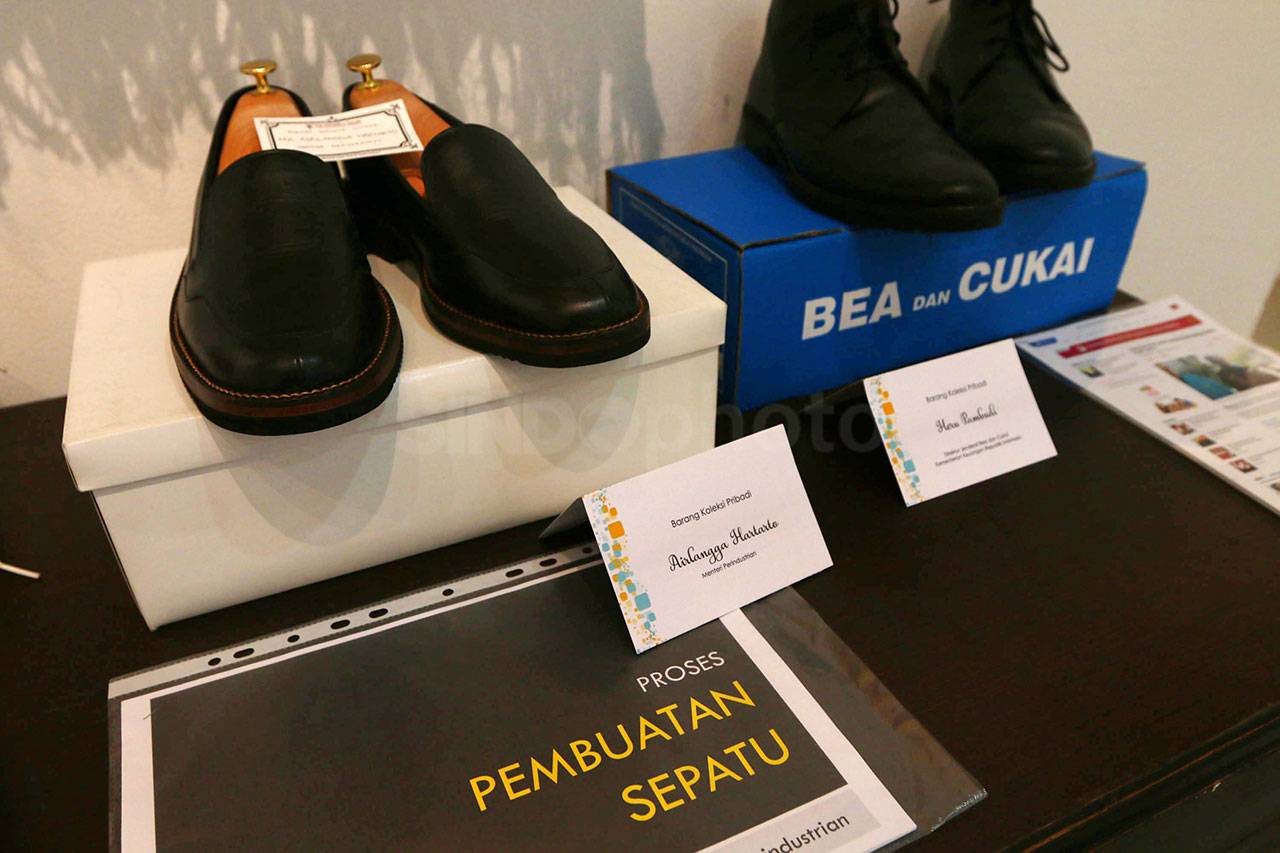 Deretan Koleksi Barang...