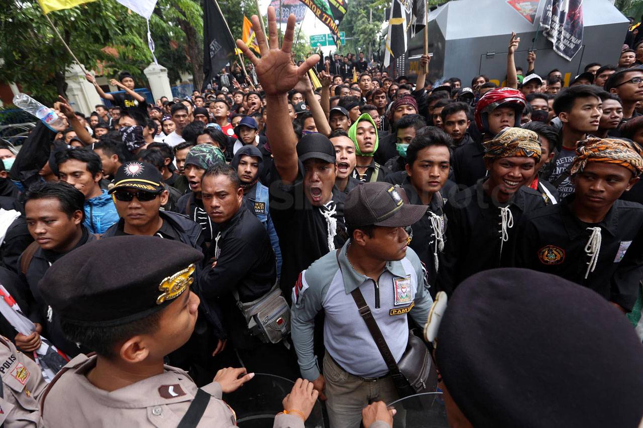 Massa PSHT dan Bonek...