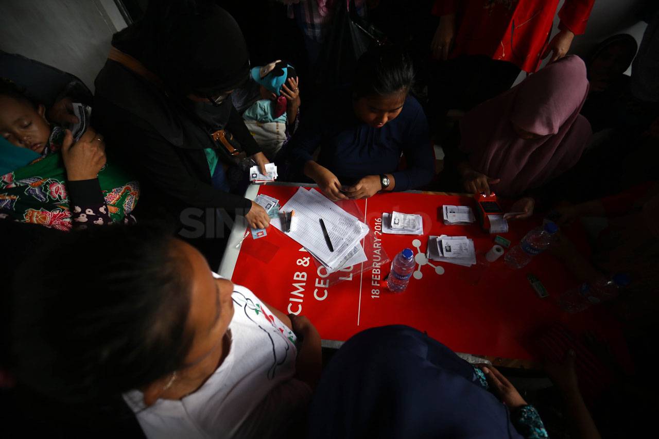 Warga Penggilingan Gunakan...