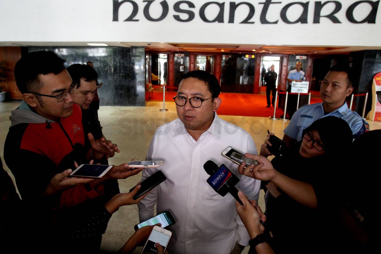 Fadli Zon Laporkan Akun...
