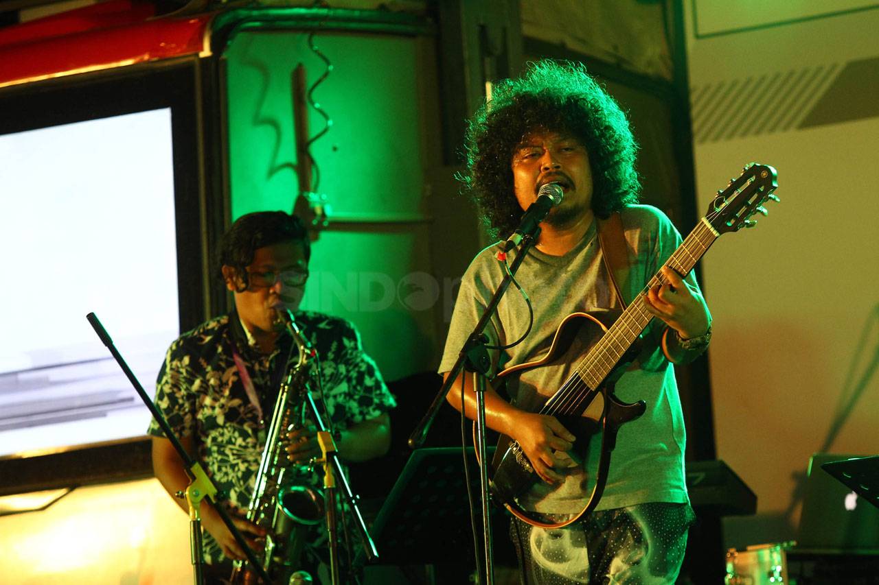 Manggung di Bus Jazz...
