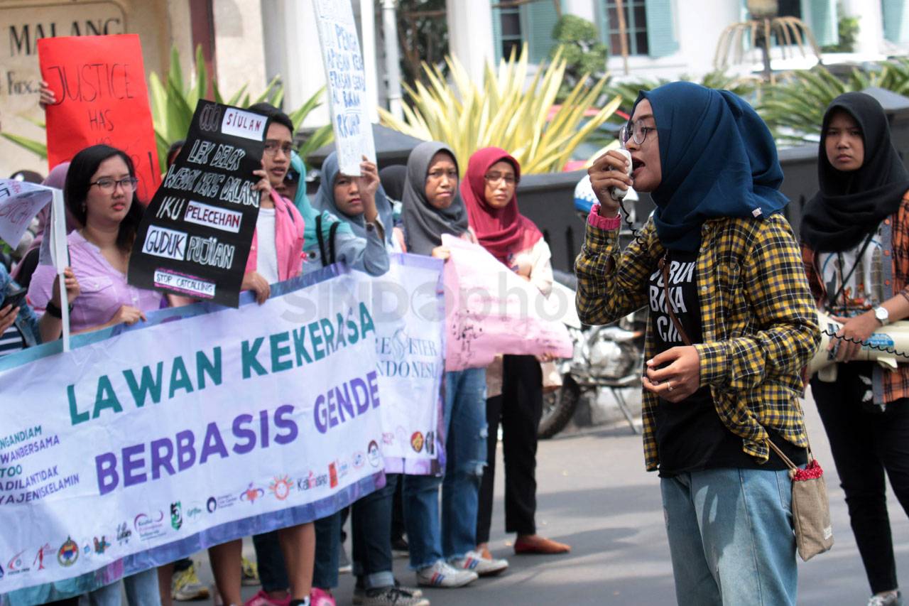Ratusan Perempuan Lakukan...