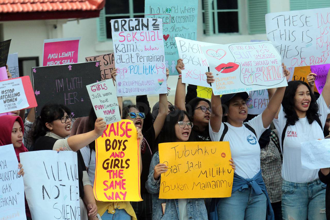 Ratusan Perempuan Lakukan...