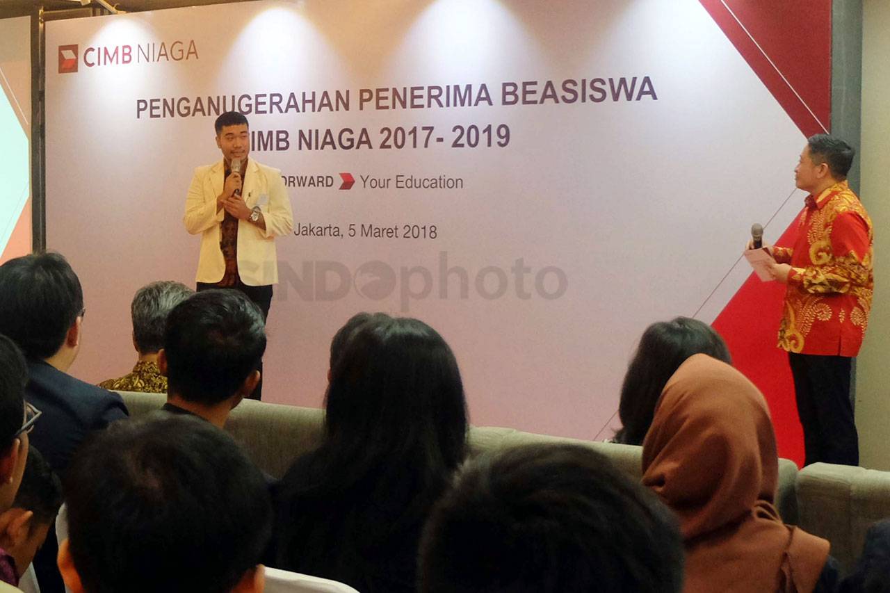 CIMB Niaga Berikan Beasiswa...
