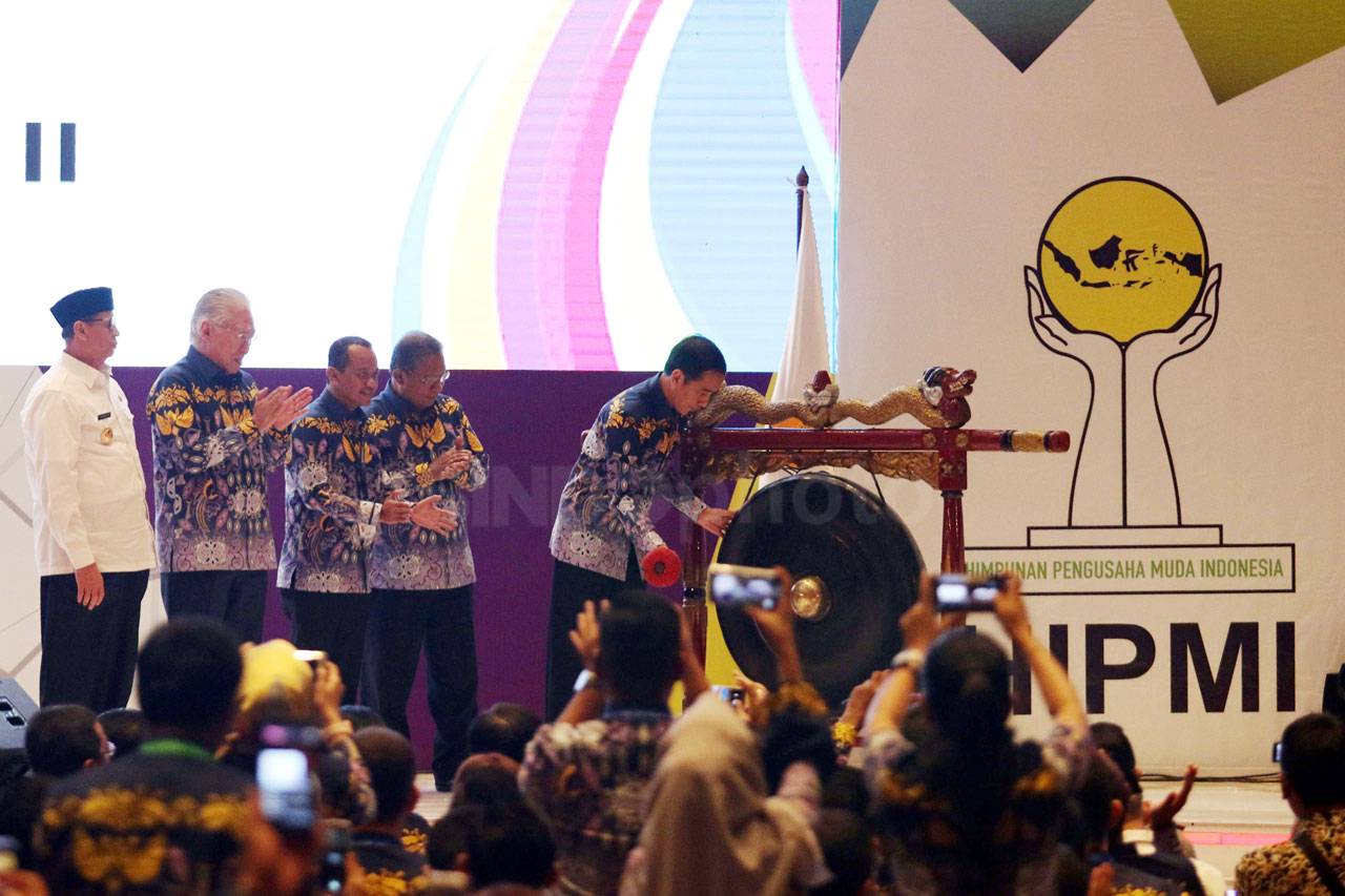 Presiden Jokowi Buka...
