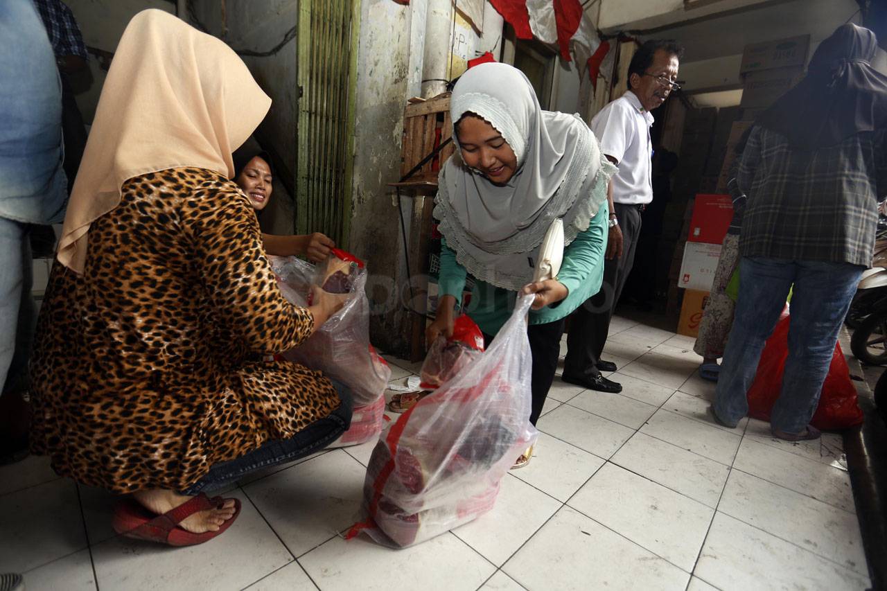PD Pasar Jaya Salurkan...