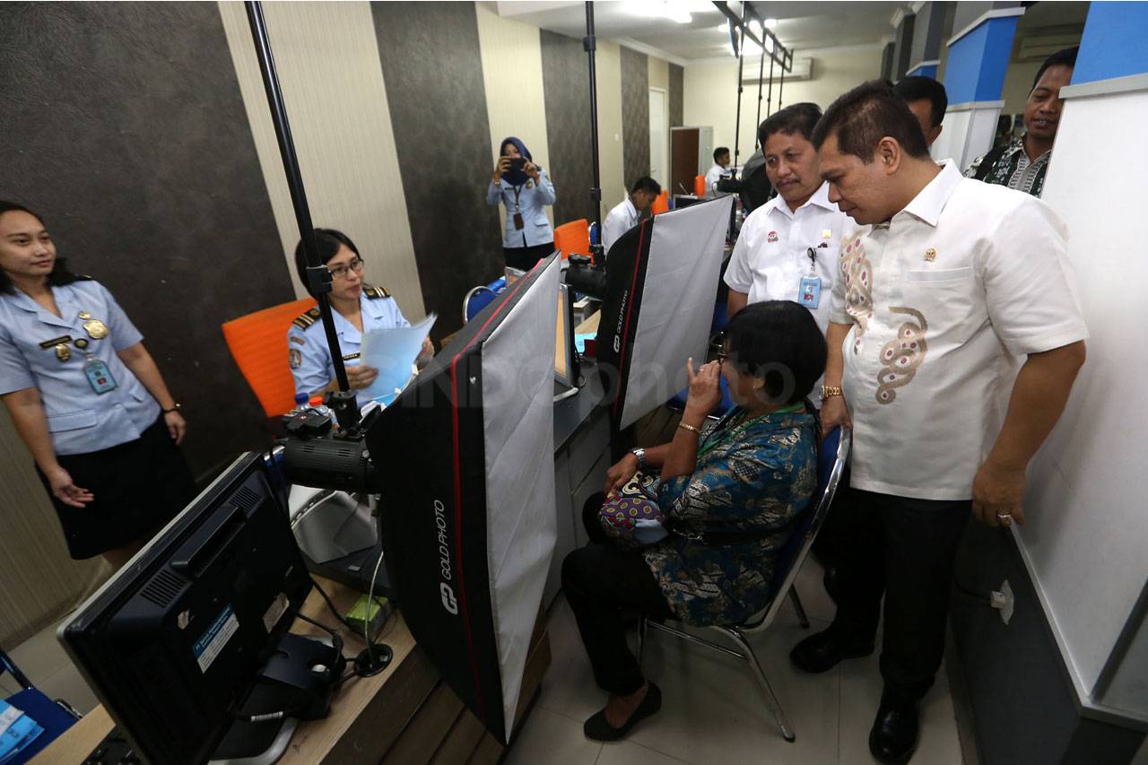 Anggota Komisi III DPR...