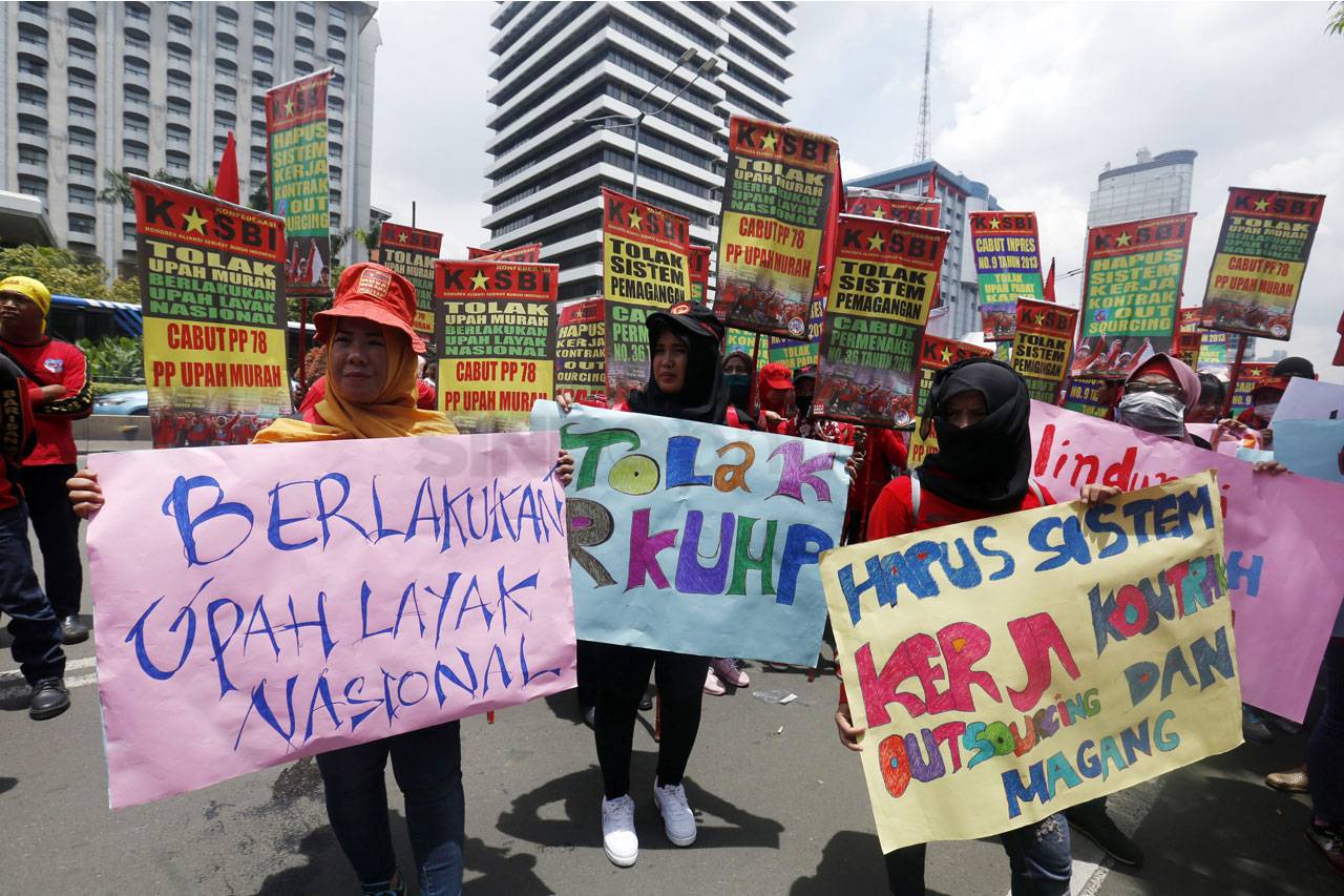 Ratusan Buruh Perempuan...